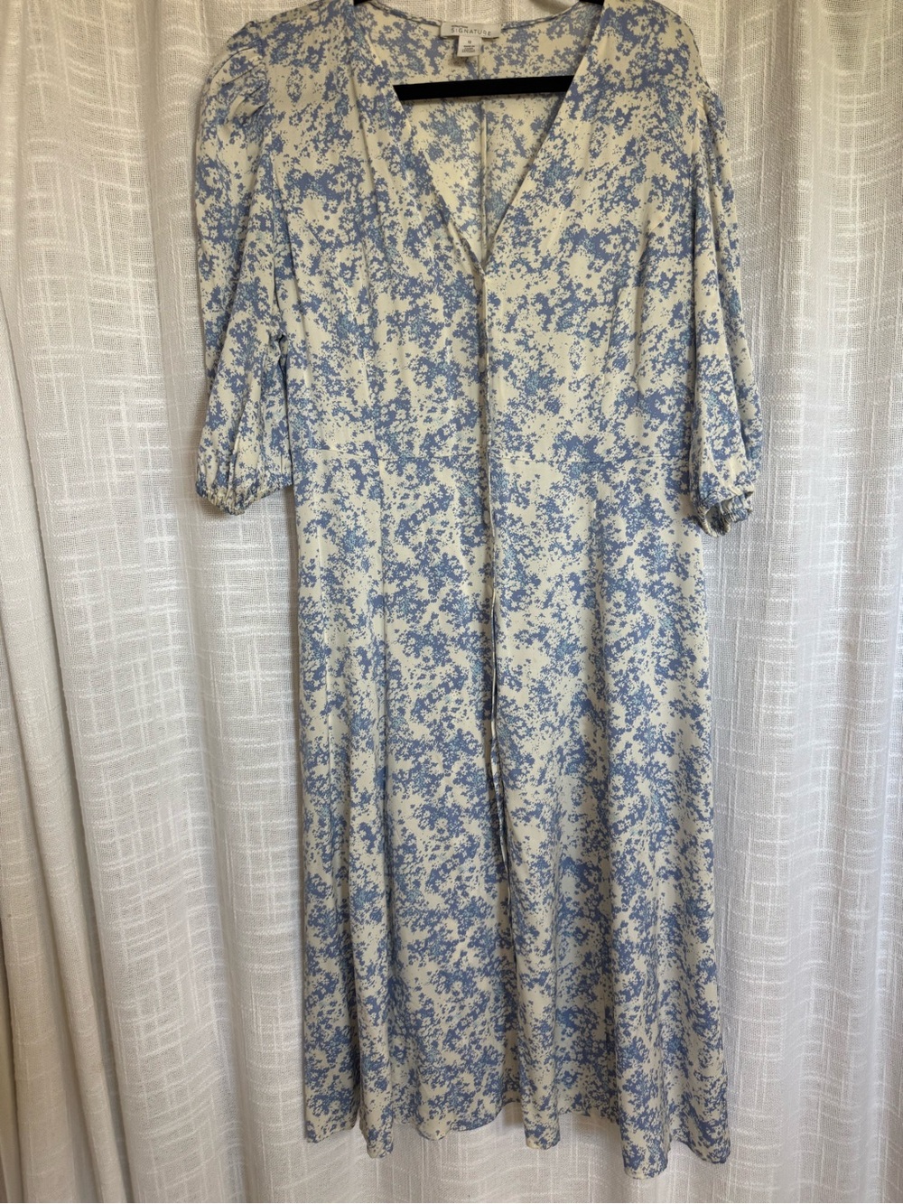 Nordstrom Cream and Light Blue Floral V-Neck Midi Dress